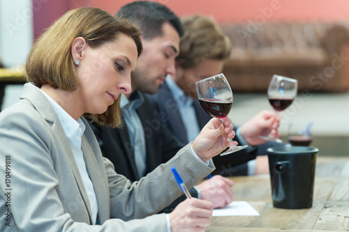 Foto critics grading the wines for the awarding