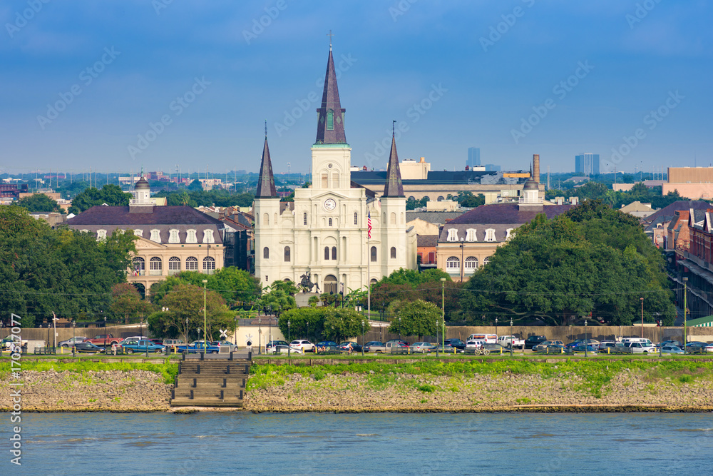 Obraz premium St. Louis Cathedral, New Orleans, Louisiana, USA view from Mississippi river