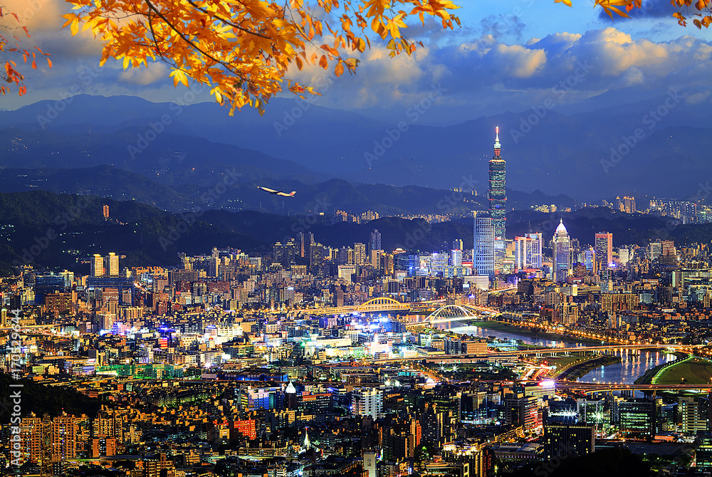 Fototapeta premium beautiful view of Taipei city druning nice time, Taiwan