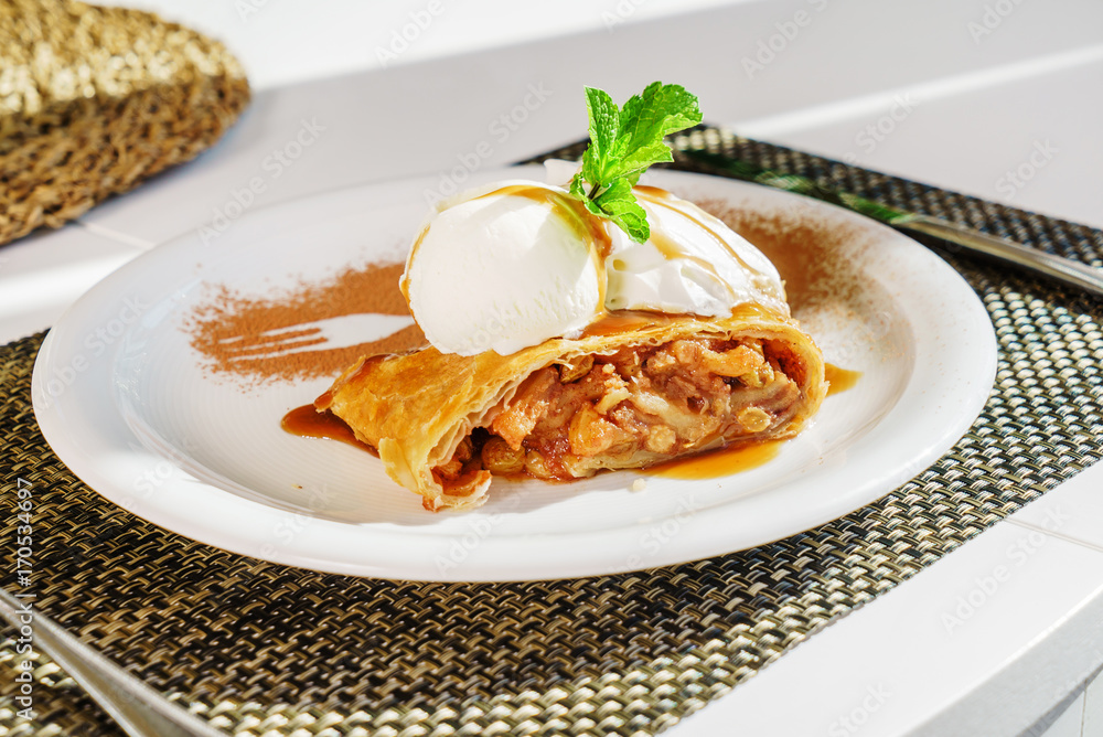 apple strudel with ice cream