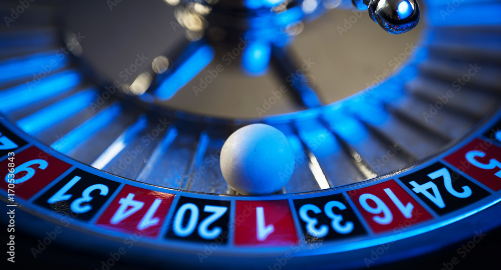 Obraz premium Roulette in casino and Poker Chips