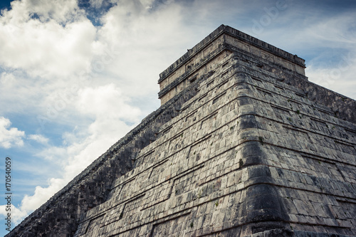 Wallpaper Mural Kukulkan Pyramid (el Castillo) at Chichen Itza, Yucatan, Mexico Torontodigital.ca