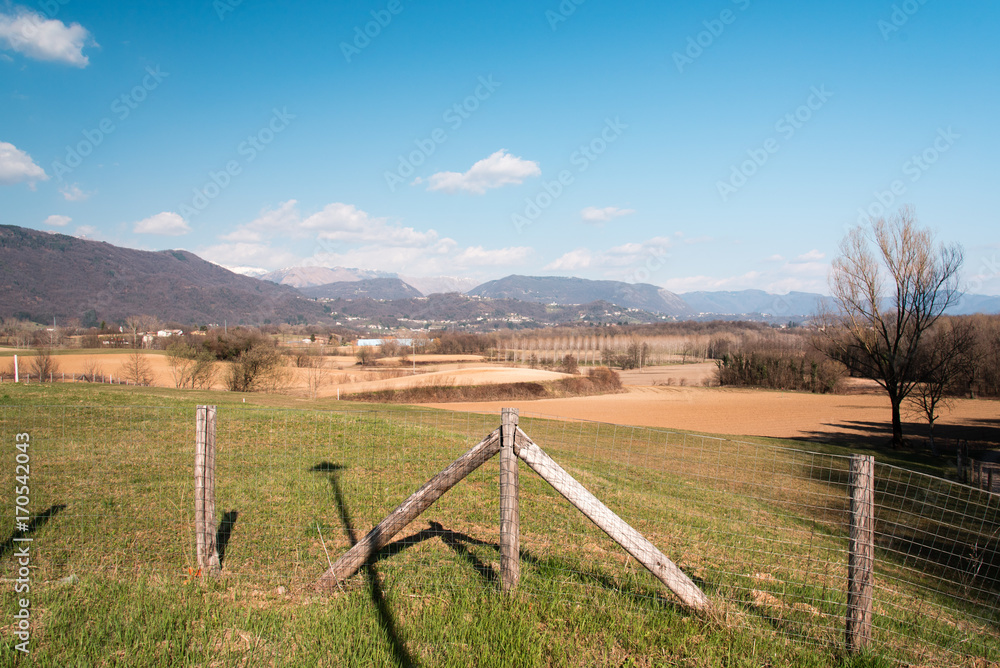 Spring walk between the fields and in the woods. Friuli to discover