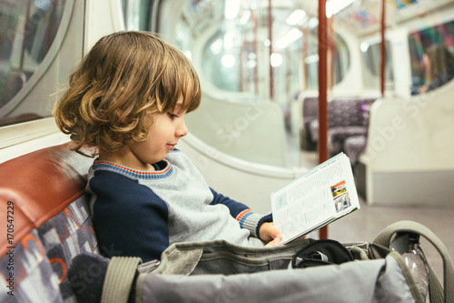 Canvas Print Child traveling by subway