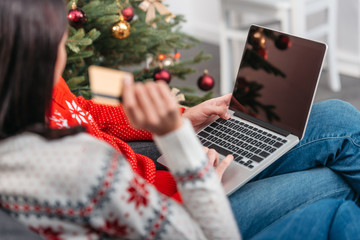 couple shopping online at christmas