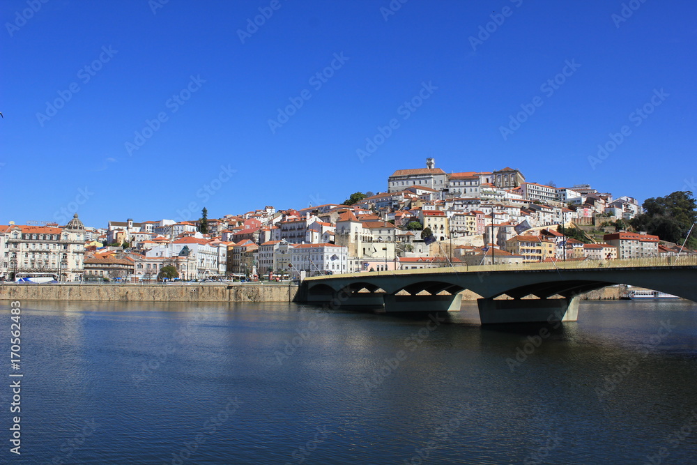 Fluss und Brücke bei Coimbra
