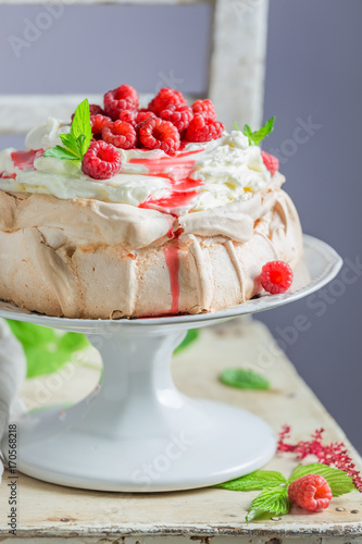 Delicious and crispy Pavlova cake with berries and meringue
