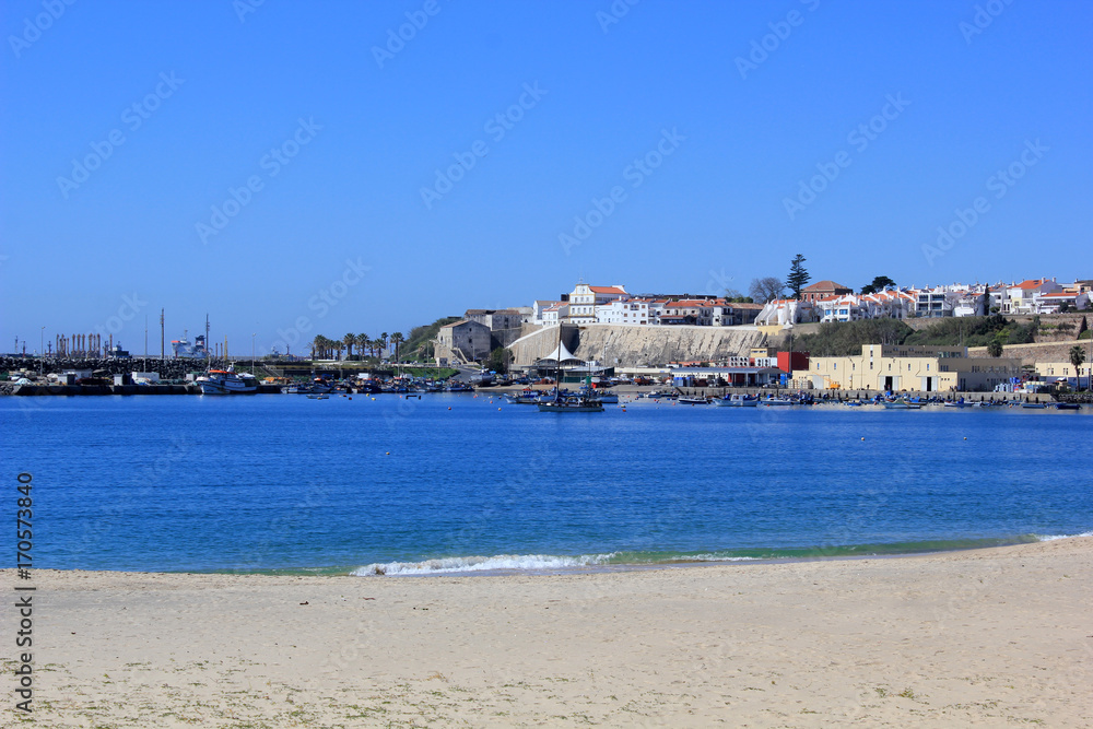 Hafen und Bucht vor Sines - Portugal