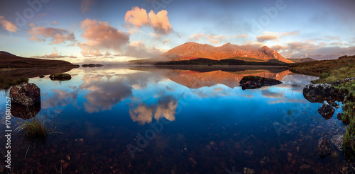 Foto Panorama sur un des lacs du Connemara - Lough Inagh - Twelve Bens - Mayo, Irelan
