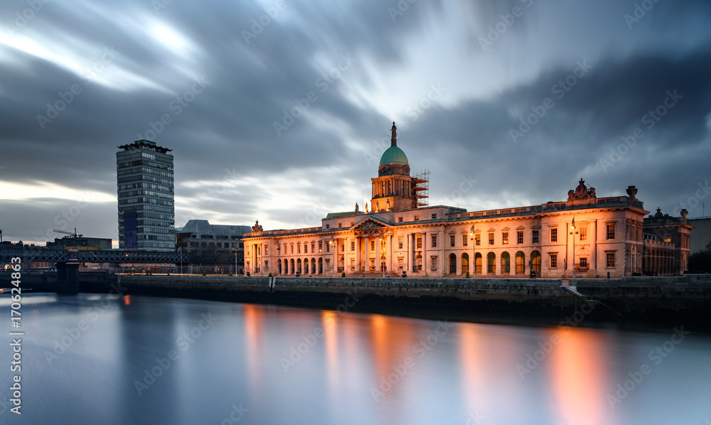 Fototapeta premium Custom House Dublin Ireland