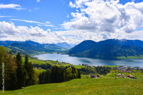 Aussicht mit Sicht auf Ägerisee und Schwyzer Alpen © JD-Fotografie.ch