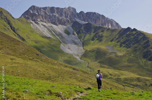 Obraz na płótnie Young woman hiking in the Dolomites w salonie