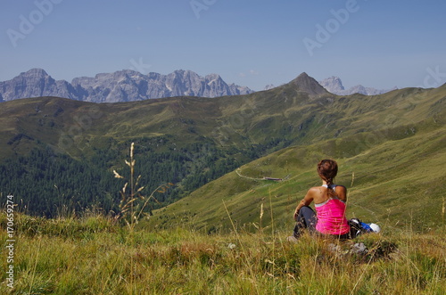 Obraz na płótnie Young hiker taking a rest w salonie