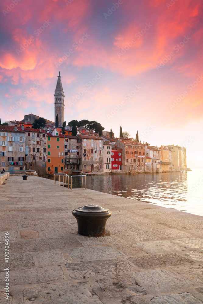 Obraz premium Sunset at medieval town of Rovinj, colorful with houses and church