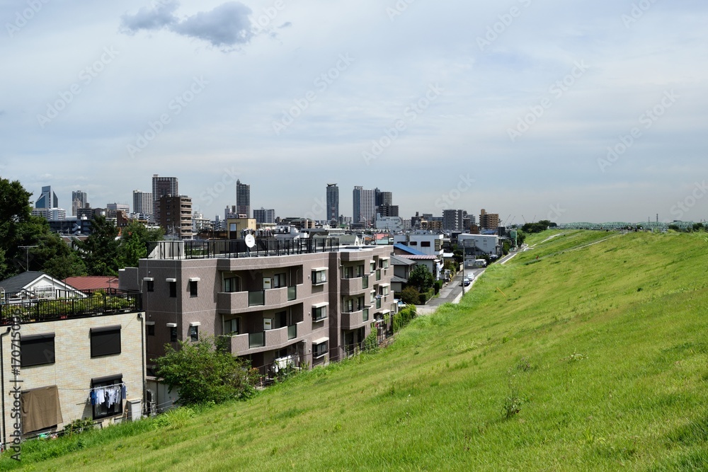 荒川河川敷 土手 川口駅方面 Stock 写真 Adobe Stock