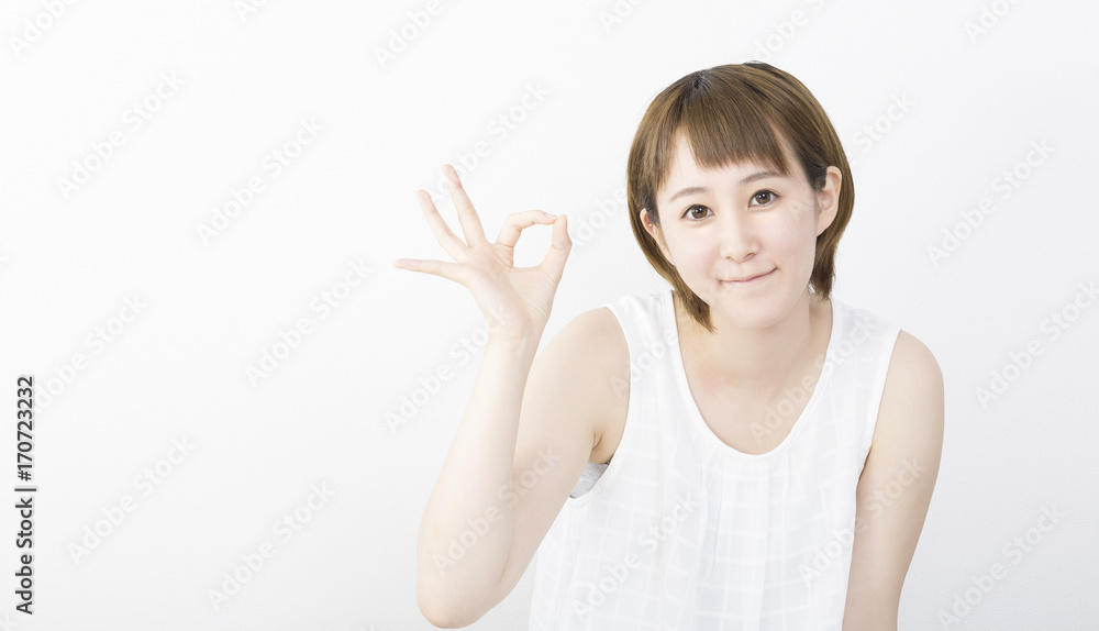 OKサインの女性 OKサインの女性
