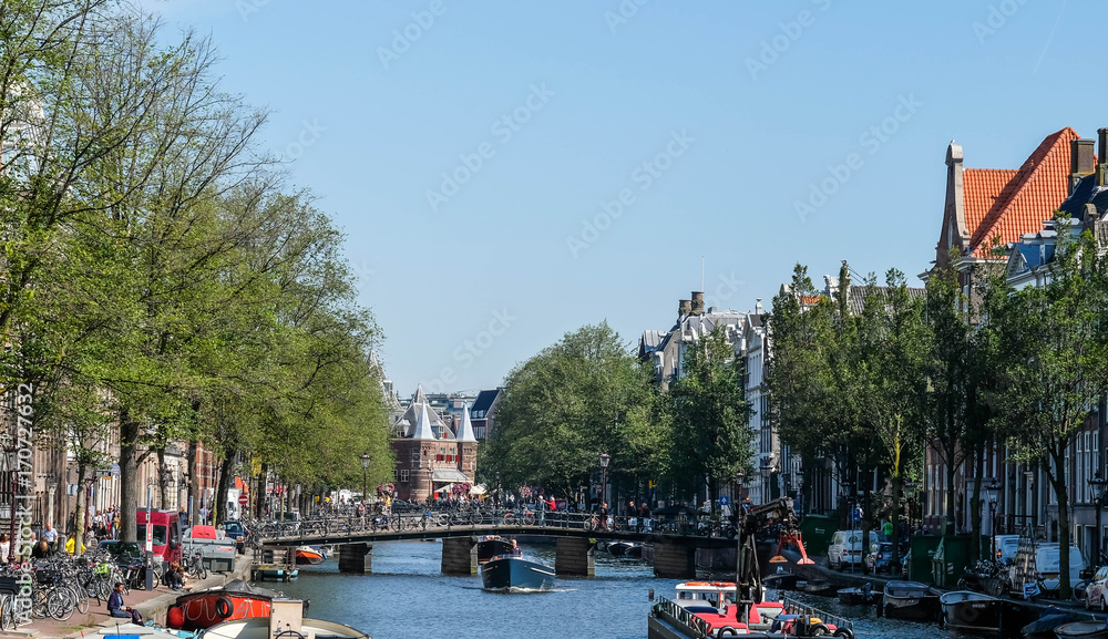 Fototapeta premium Amsterdam mit Grachten