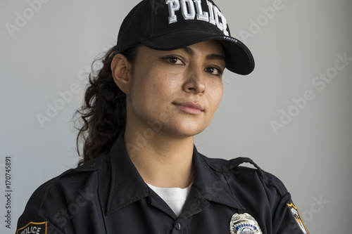 Foto Portrait of a Hispanic female police officer
