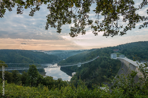 Obraz na płótnie Morgens an der Talsperre w salonie