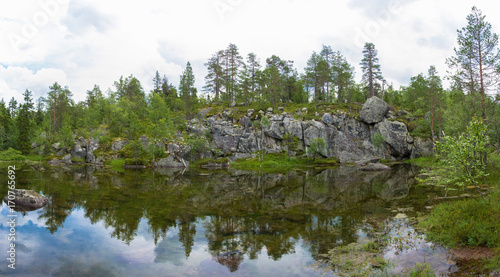 Fototapeta Naklejka Na Ścianę i Meble -  A small lake in the rocky shores of Karelia.