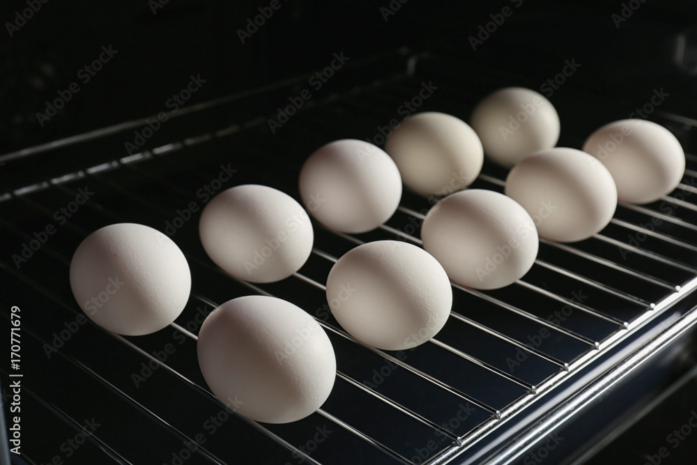 Cooking eggs on grill in oven Cooking eggs on grill in oven