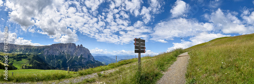 Wanderweg auf der Seiser Alm mit Berg Schlern photo