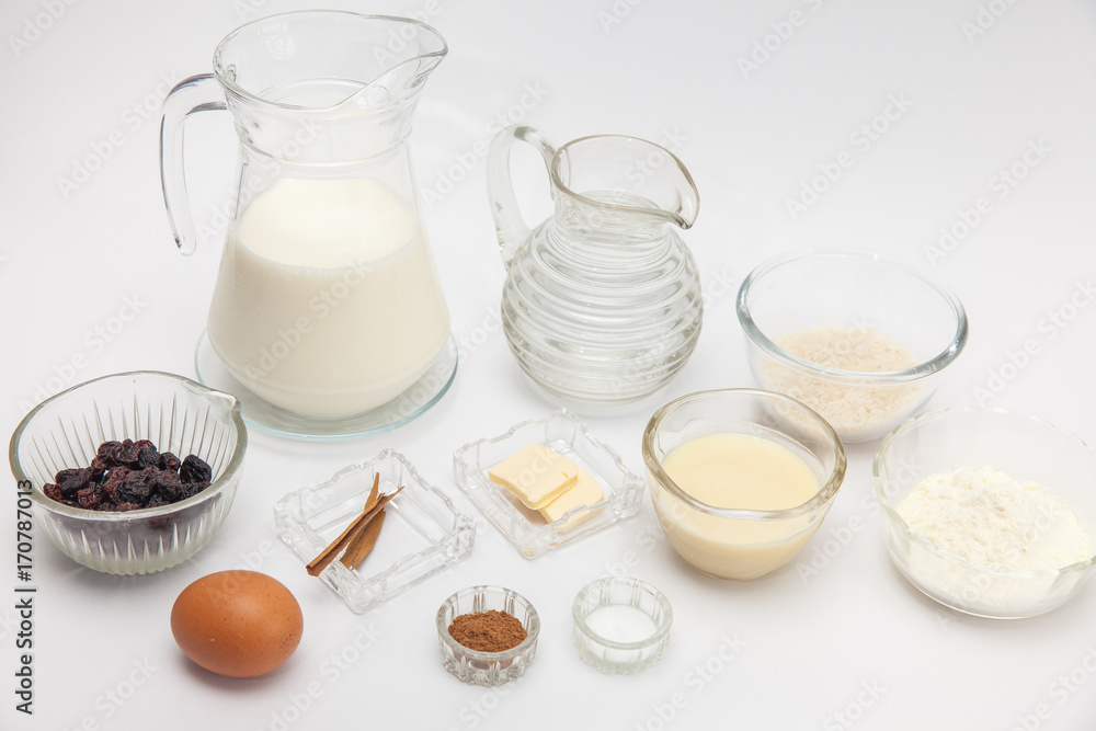Rice Pudding with cinnamon and raisins preparation: Ingredients for sweet rice pudding Rice Pudding with cinnamon and raisins preparation: Ingredients for sweet rice pudding