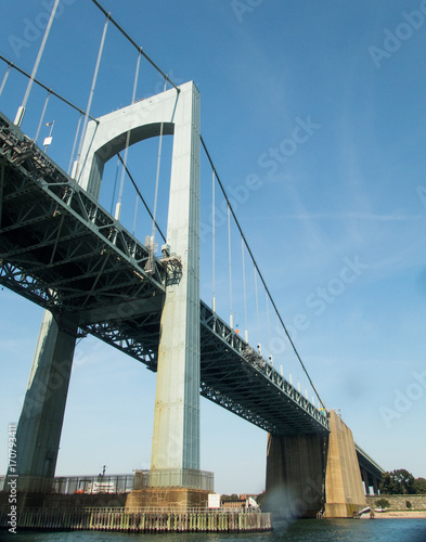 Fototapeta Naklejka Na Ścianę i Meble -  Throggs Neck Bridge, NY