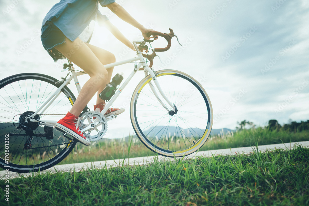 Fototapeta premium beautiful woman with vintage bike in the park