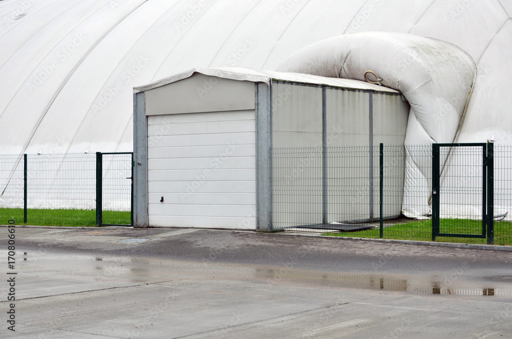 Fototapeta premium Garage entrance to the inflatable white building.