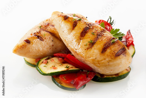 Grilled chicken breast with zucchini and capsicum