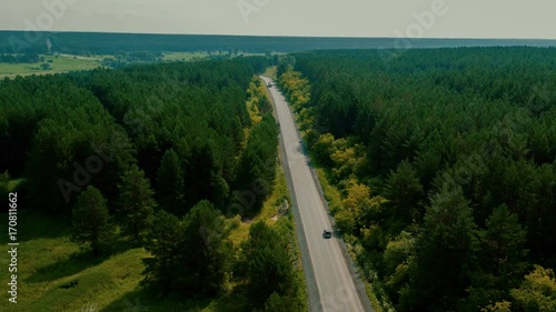 Полет над дорогой проходящей через лес