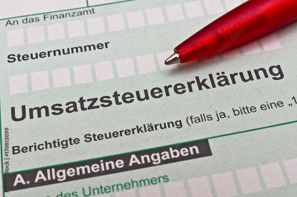 Obraz premium Finanzamt Umsatzsteuererklärung ausfüllen