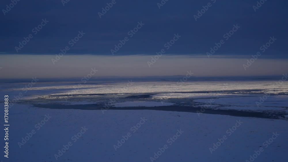流氷に覆われたオホーツク海にそそぐ朝の光 流氷に覆われたオホーツク海にそそぐ朝の光