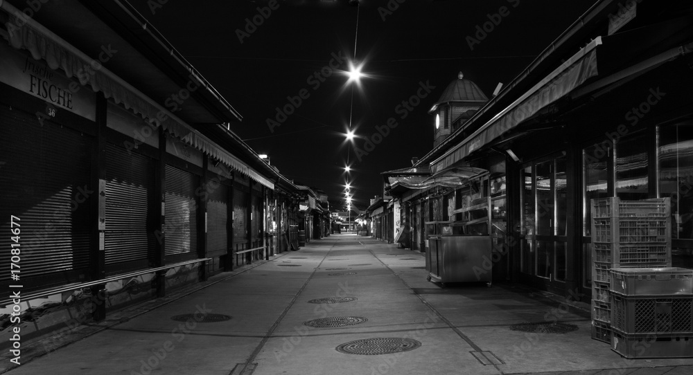 Fototapeta premium Naschmarkt @ Night