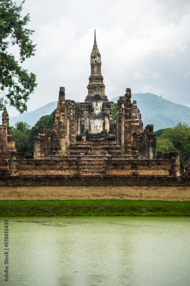 Fototapeta premium Old and ancient Buddha Image in Sukhothai historical park