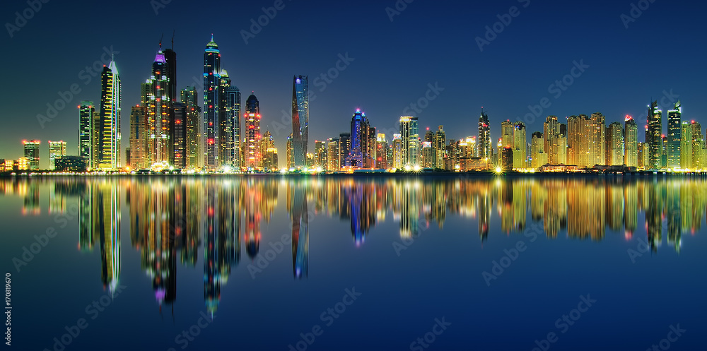 Naklejka premium Night panorama reflection of Dubai Marina, Dubai, United Arab Emirates