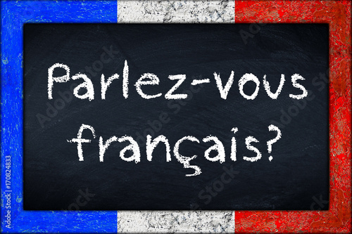 Obraz Parlez-vous francais? francja francuski trójkolorowa tablica nauka języka edukacja koncepcja umiejętności / Czy mówisz po francusku? na tablicy koncepcji kursu języka obcego