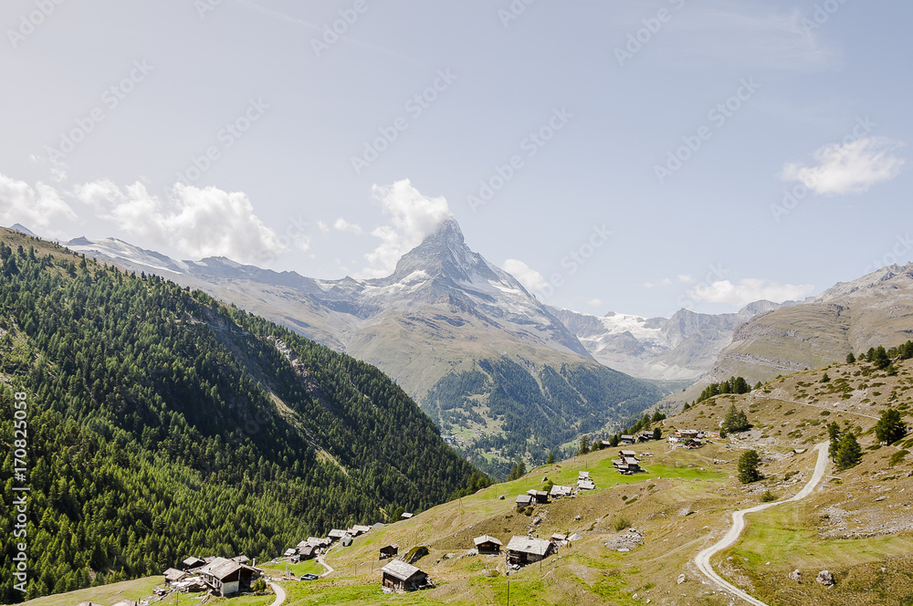 Zermatt, Bergdorf, Sunnegga, Findeln, Weiler, Wanderweg, Holzhäuser, Alm, Findelbach, Alpen, Matterhorn, Wallis, Sommer, Schweiz