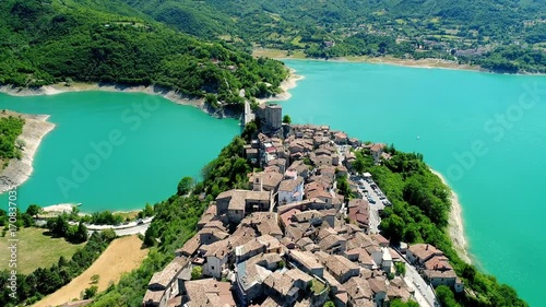 in volo sul meraviglioso lago del Turano in provincia di Rieti photo