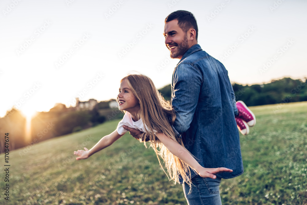 Father with daughter - obrazy, fototapety, plakaty 
