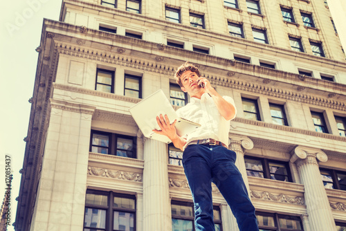 Young American Man traveling, working in New York © Alexander Image