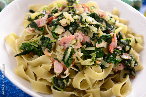 Tagiatelle pasta with spinach and ham