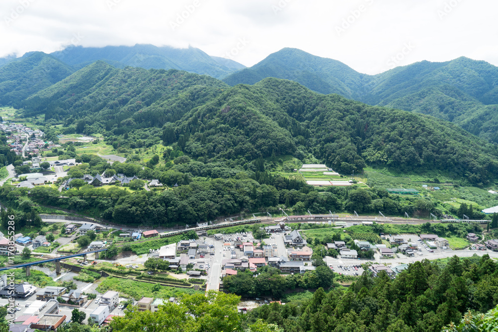 Fototapeta premium 宝珠山立石寺の五大堂から見る山寺駅方面の景色