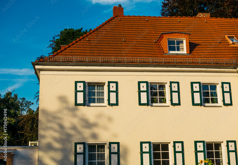 Fototapeta premium yellow detached house