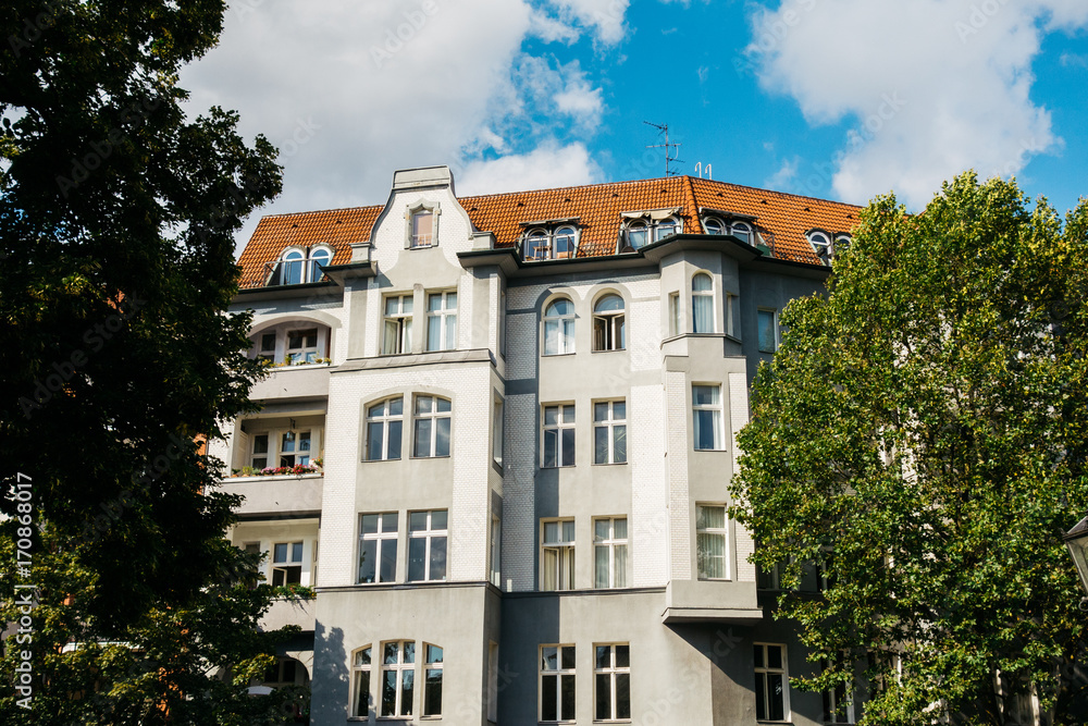 Fototapeta premium normal building in berlin with big trees