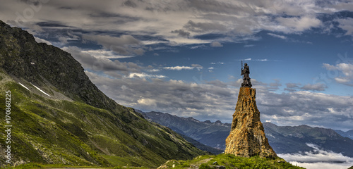 Statua di San Bernardo, Colle del Piccolo San Bernardo