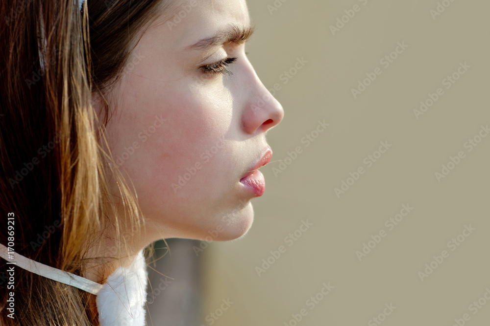 Obraz premium Woman posing on beige background