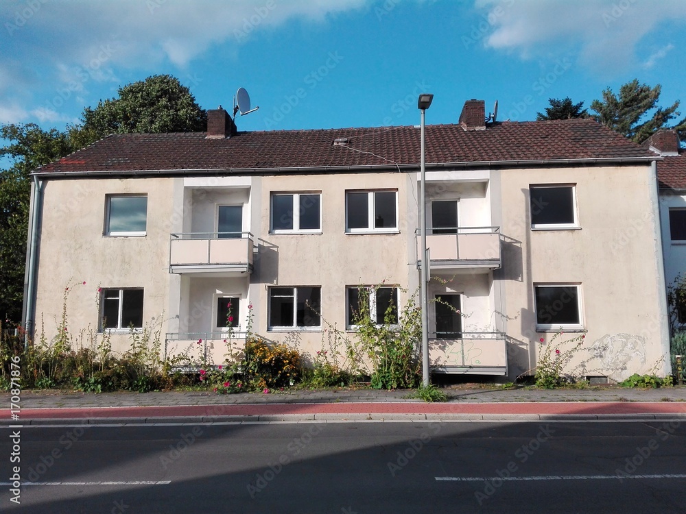 Fototapeta premium leerstehendes altes Haus