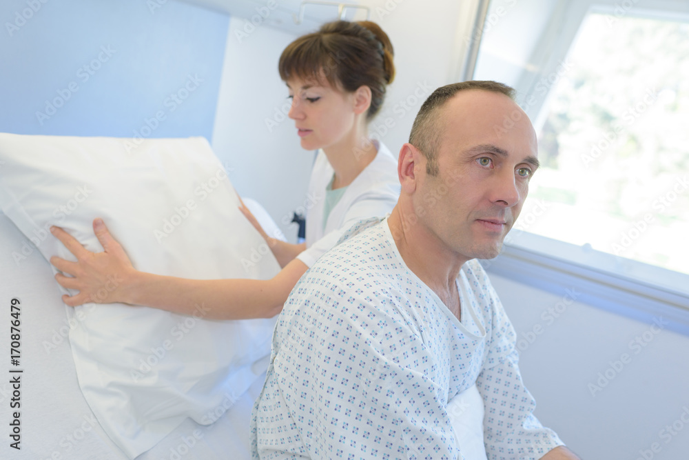 Obraz premium recovery room comfortable medical equipped in a hospital